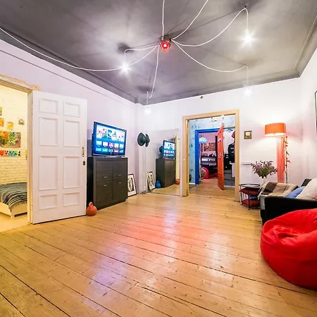 Art Flat In The Center Of Apartment