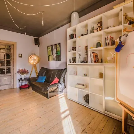 Art Flat In The Center Of Apartment