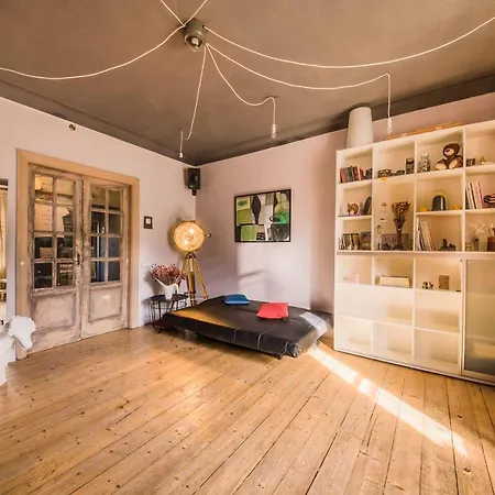 Art Flat In The Center Of Apartment